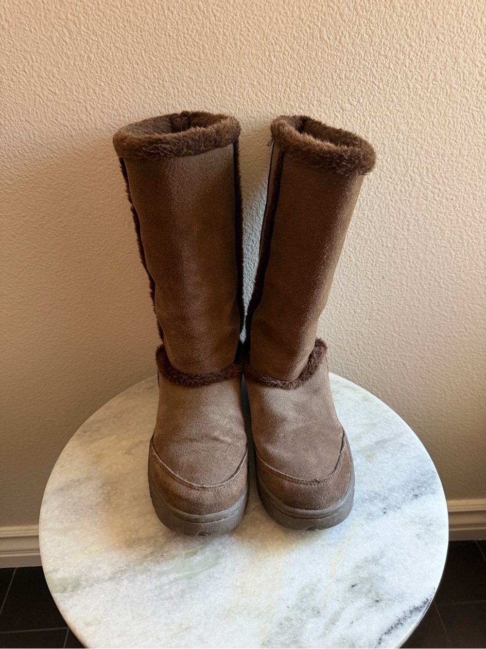 Women’s sketchers brown faux suede and fur boot